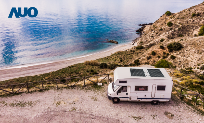 「可撓輕量化太陽光電板SunCurva」使用輕量特殊耐候型複合板取代傳統太陽能板的玻璃前板，不僅降低70%重量，每米平方僅3Kg；具有抗衝擊性能及通過電磁相容性測試，可應用於交通運輸工具，如露營車、遊艇等